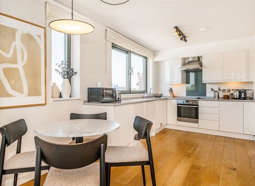 Flat Tottenham Street in Greater London