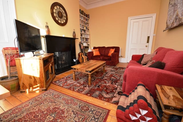 Flat Haymarket Terrace in City of Edinburgh