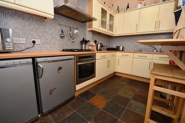 Flat Haymarket Terrace in City of Edinburgh