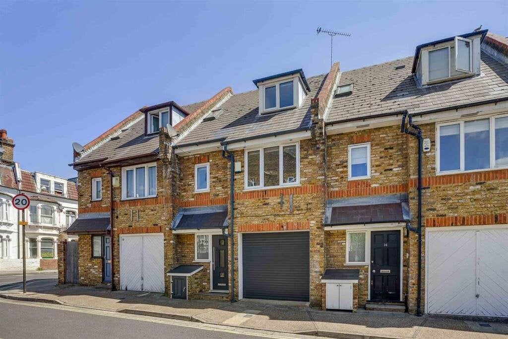 House Lancaster Court in Greater London