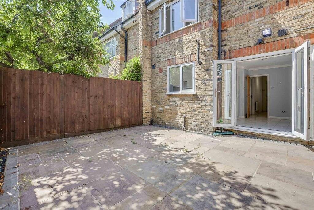 House Lancaster Court in Greater London