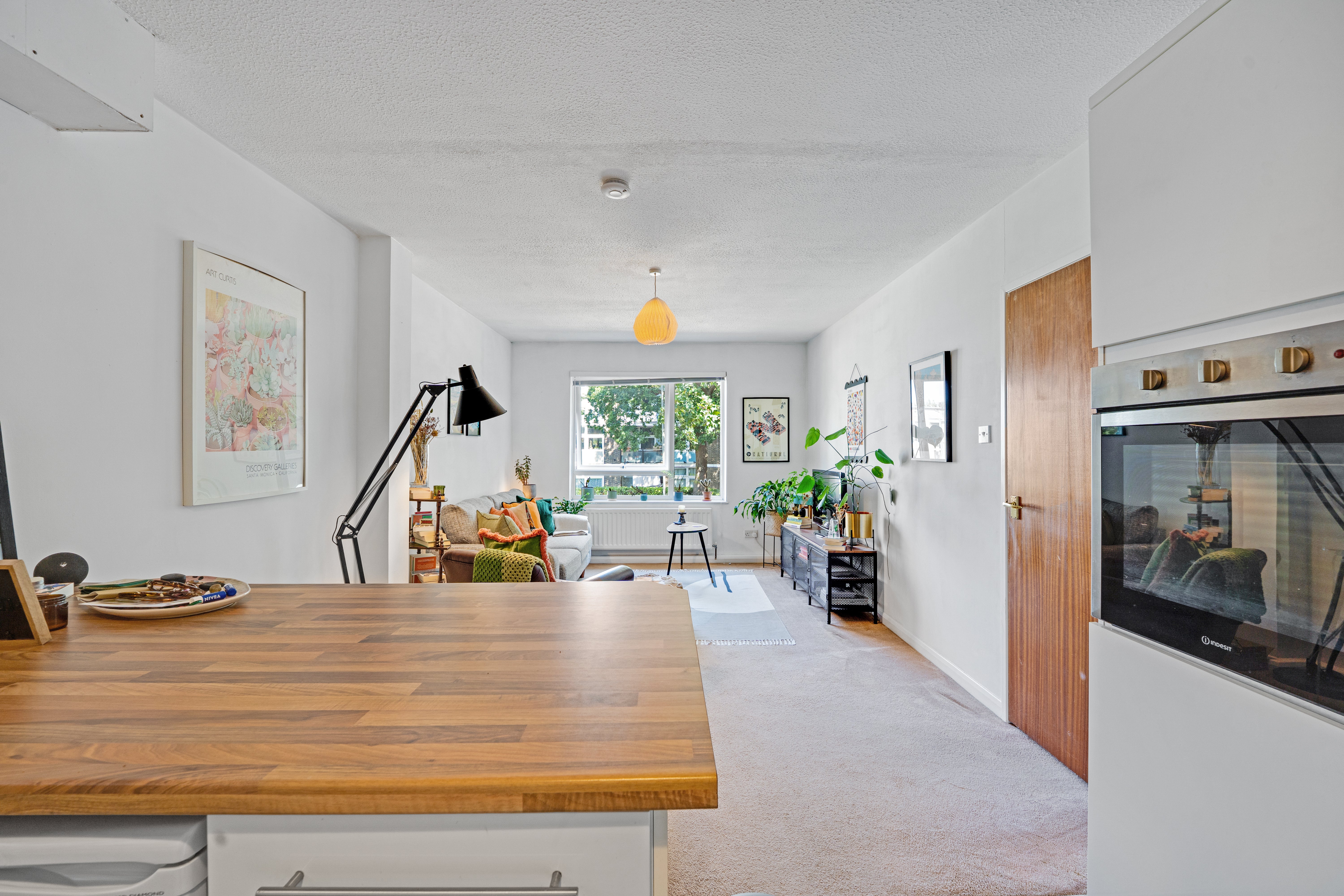 Flat Victoria Drive in Greater London