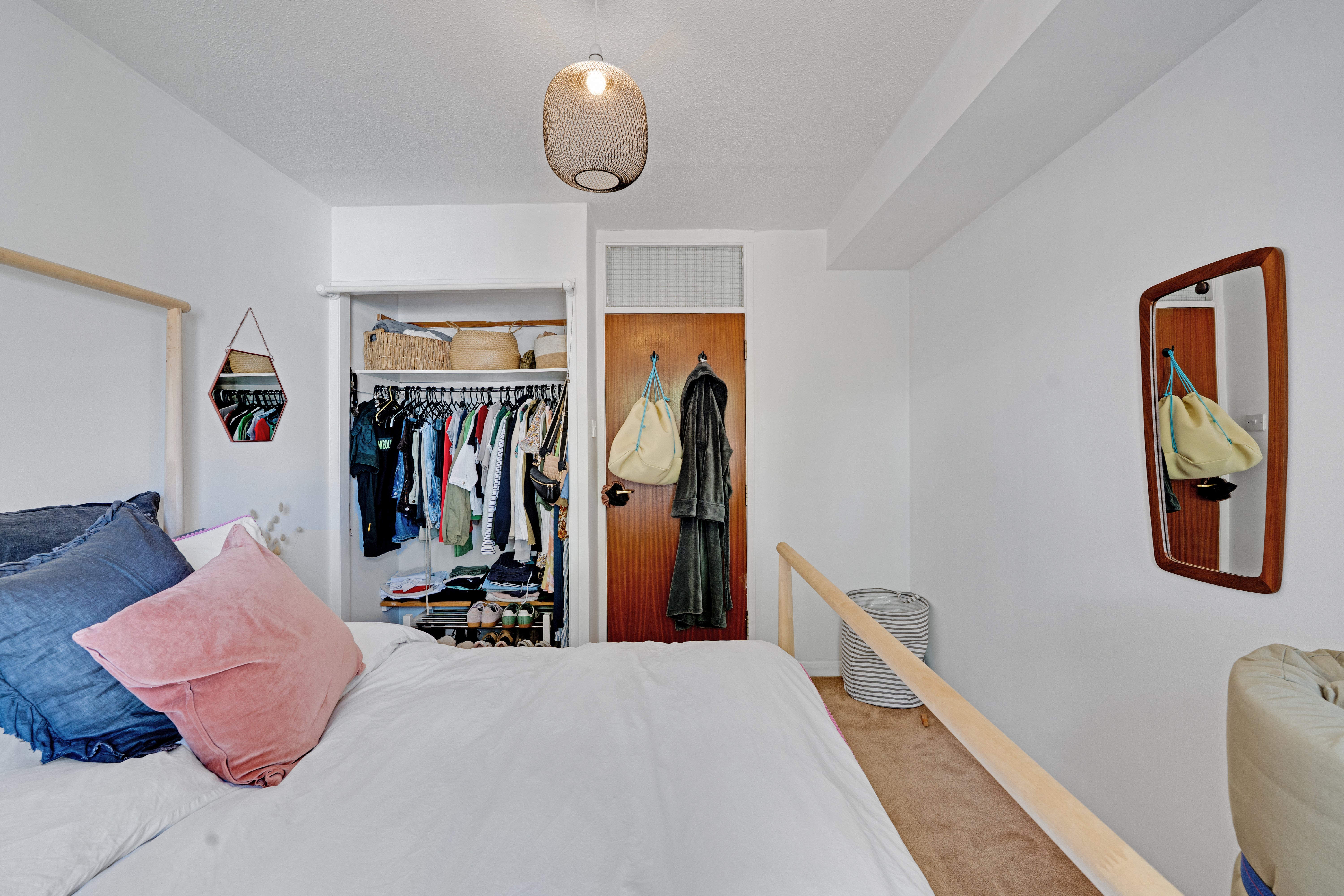 Flat Victoria Drive in Greater London