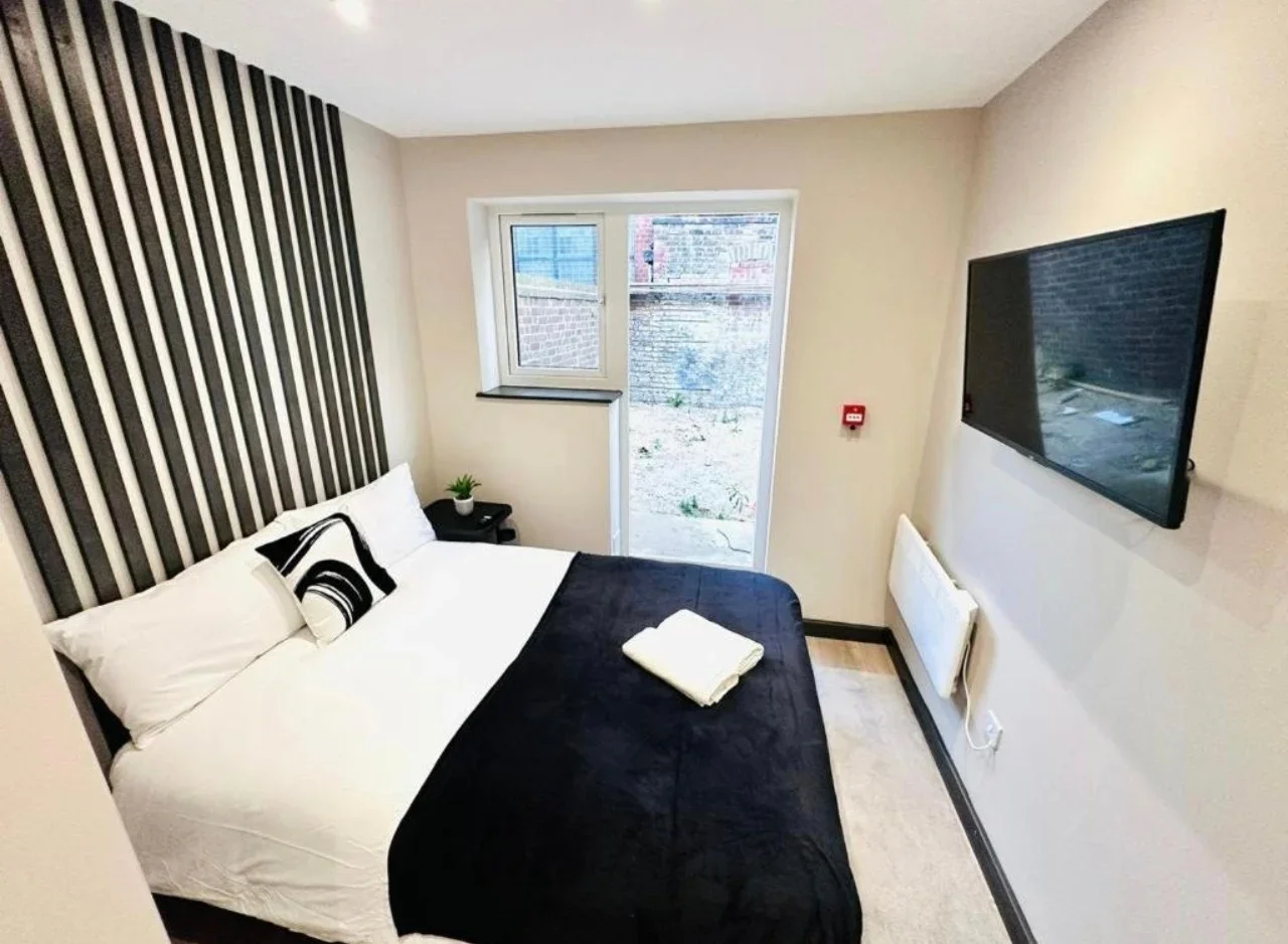 Flat Axminster Road in Greater London