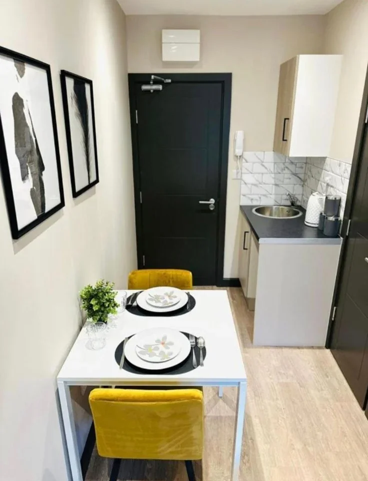 Flat Axminster Road in Greater London
