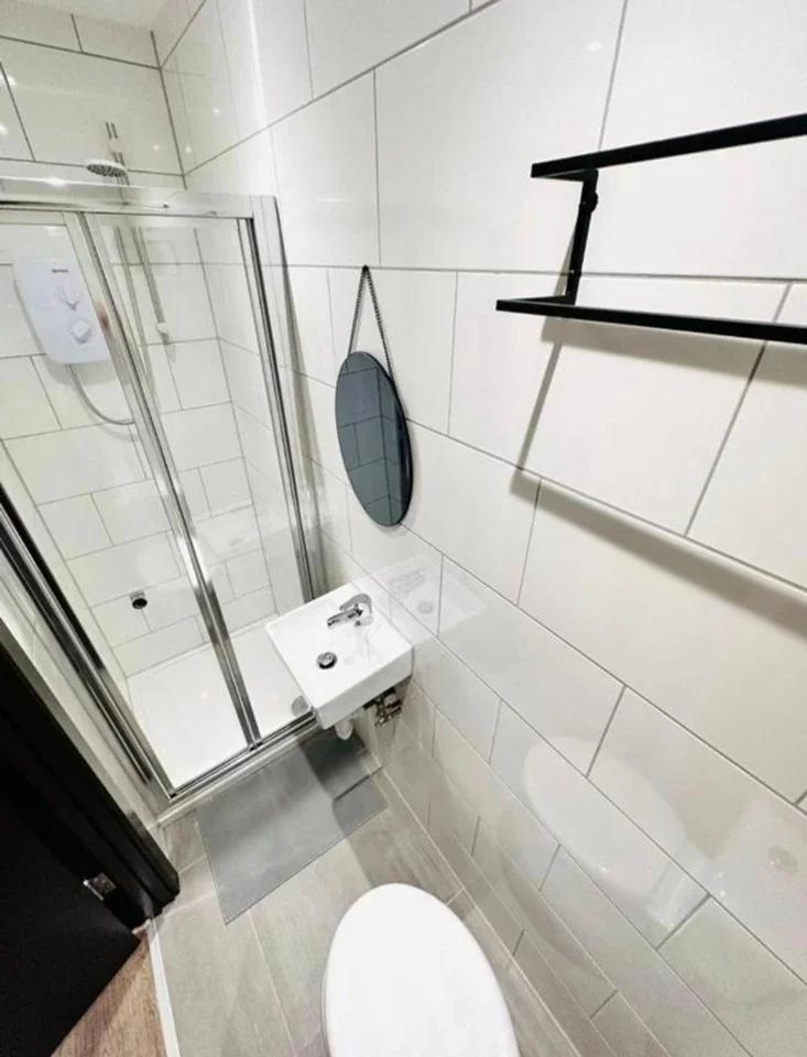 Flat Axminster Road in Greater London