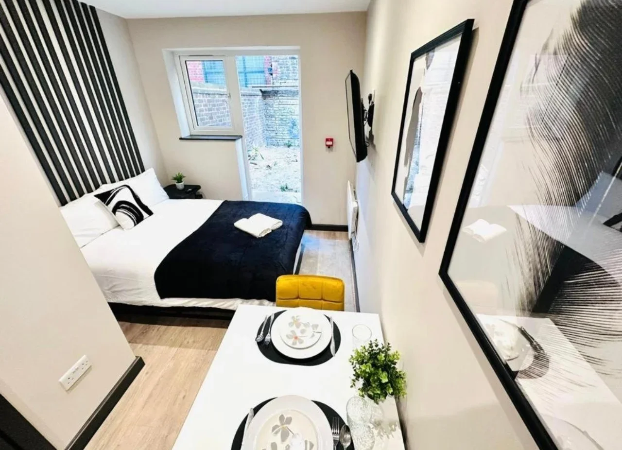 Flat Axminster Road in Greater London