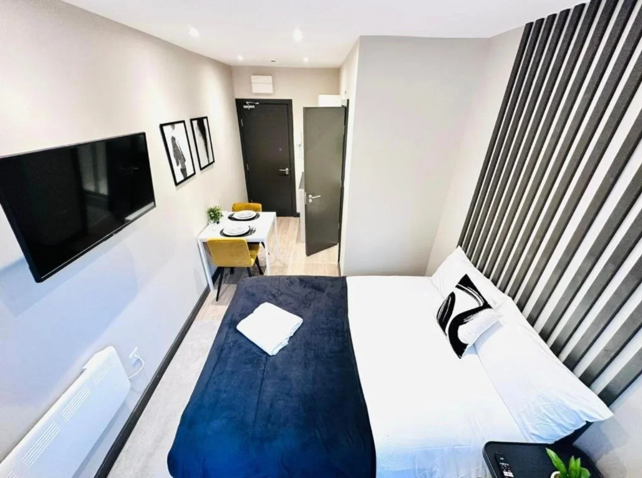 Flat Axminster Road in Greater London