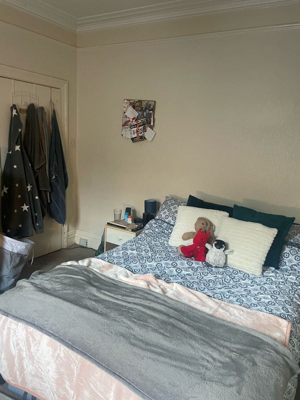 Room Cottrell Road in Cardiff
