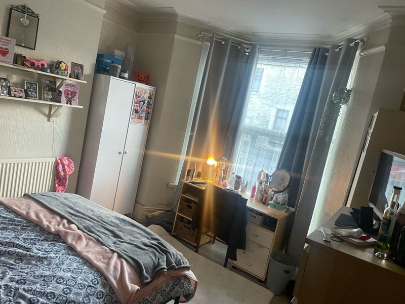 Room Cottrell Road in Cardiff