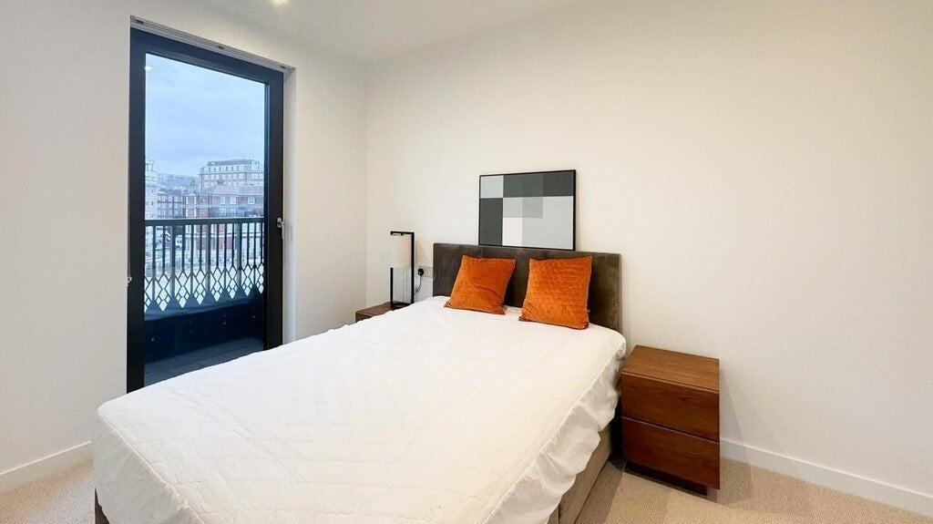 Flat Ebury Bridge Road in City of Westminster