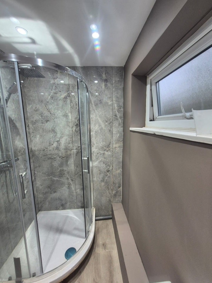 Room Moorland Road in Greater London