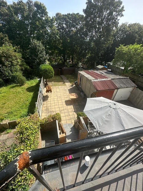 Room Blenheim Park Road in Greater London