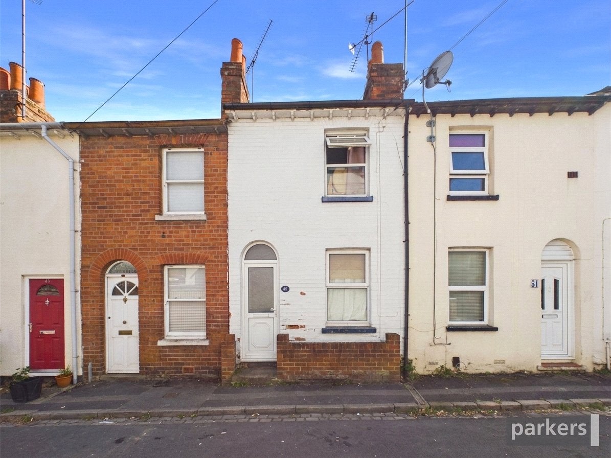 Flat Upper Crown Street in Reading