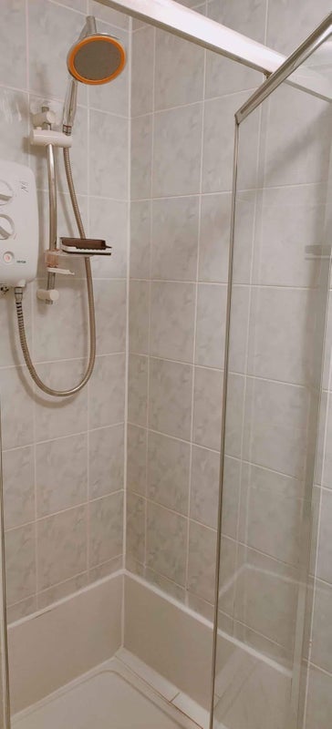 Room Madeley Road in Greater London