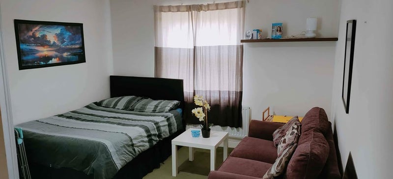 Room Madeley Road in Greater London