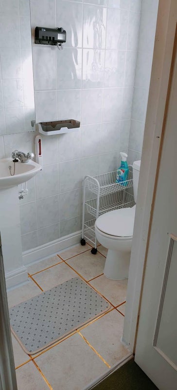 Room Madeley Road in Greater London