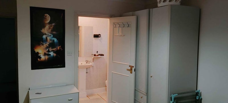 Room Madeley Road in Greater London