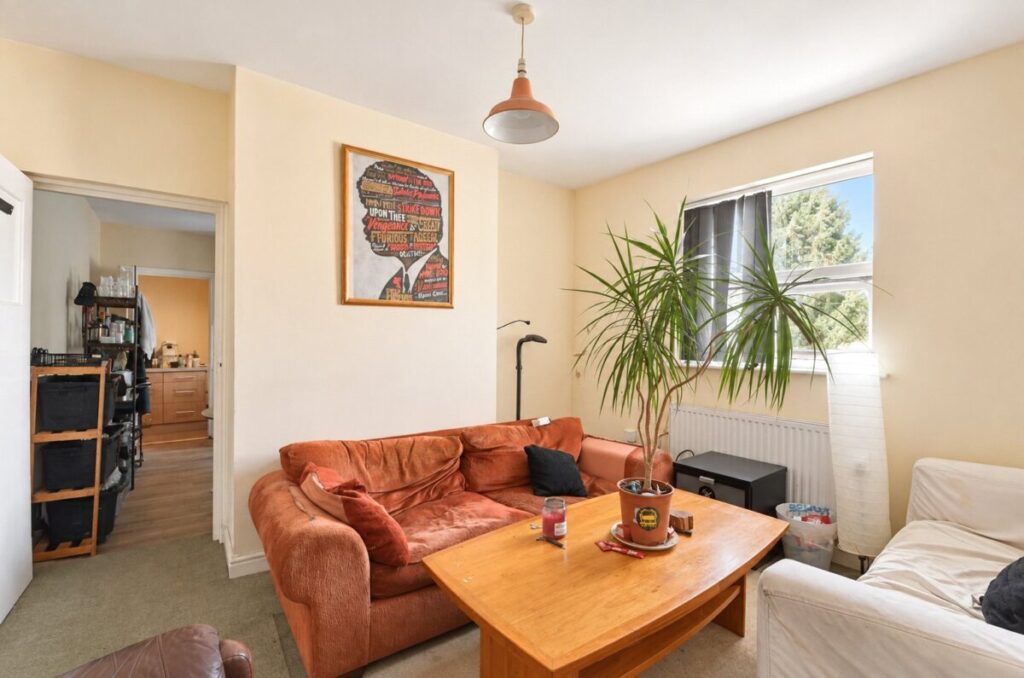 Room Gloucester Road in Bristol