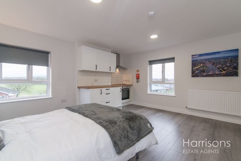 Room Wigan Road in Bolton