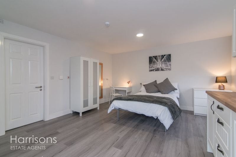 Room Wigan Road in Bolton