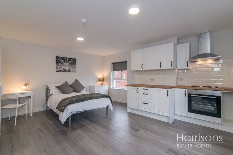 Room Wigan Road in Bolton