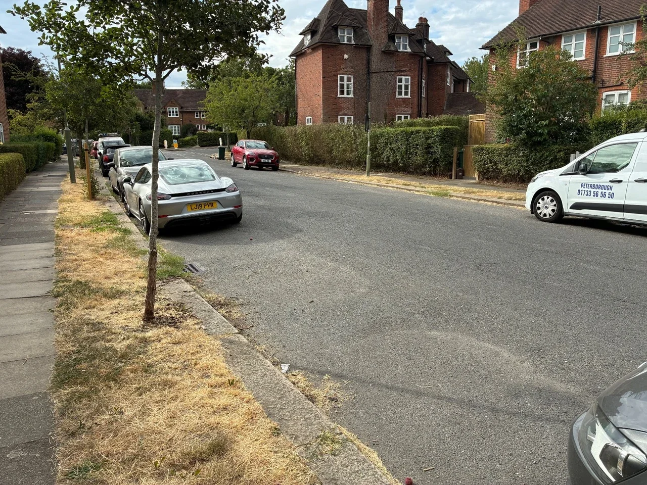 Flat Addison Way in Greater London