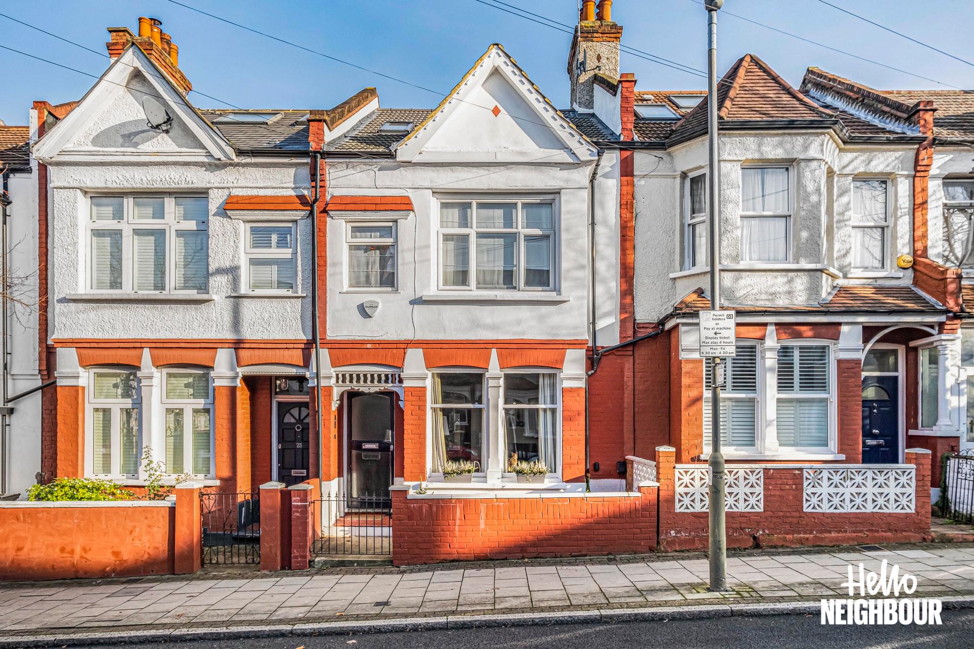 Flat Brudenell Road in Greater London