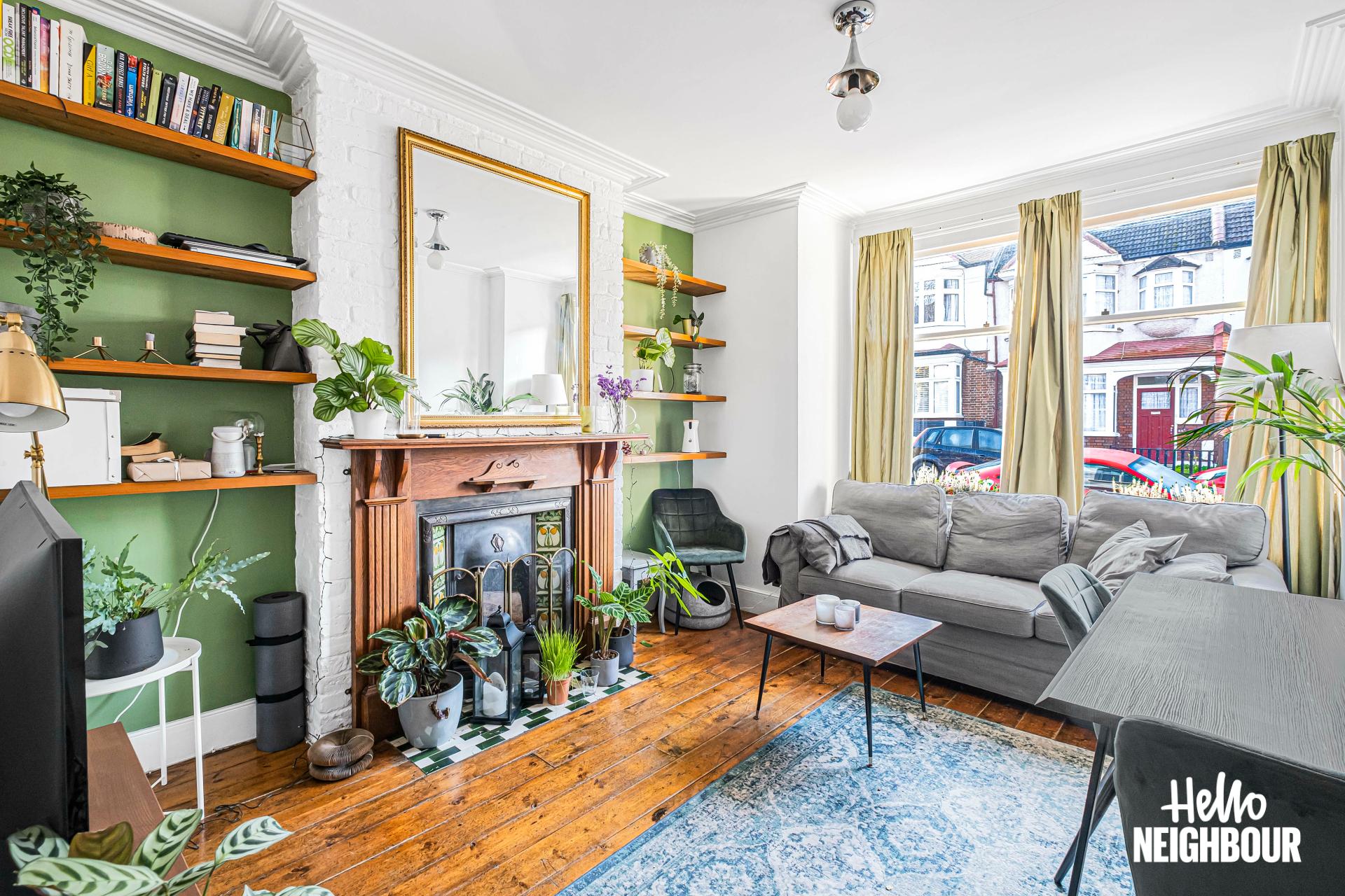 Flat Brudenell Road in Greater London