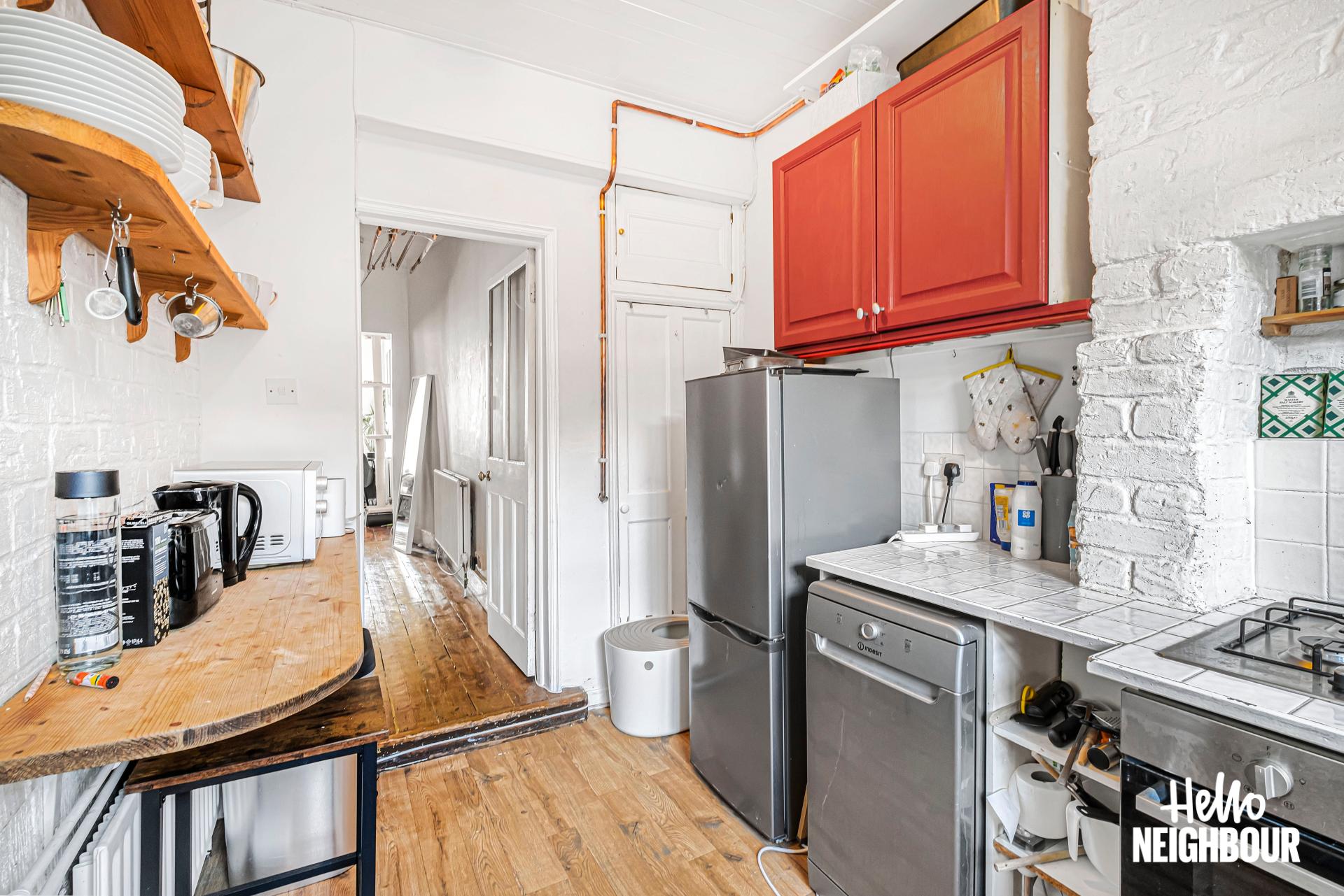 Flat Brudenell Road in Greater London