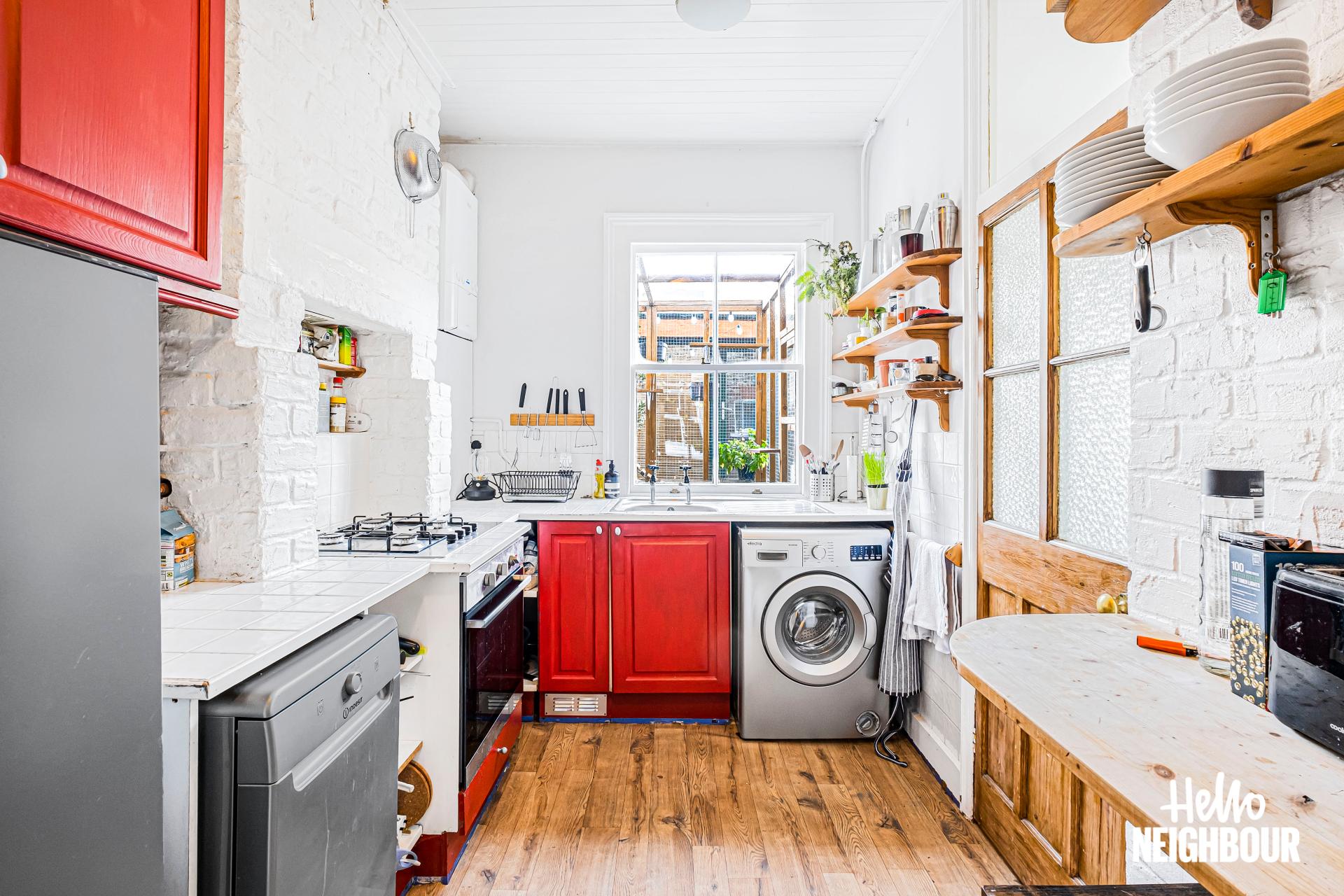 Flat Brudenell Road in Greater London