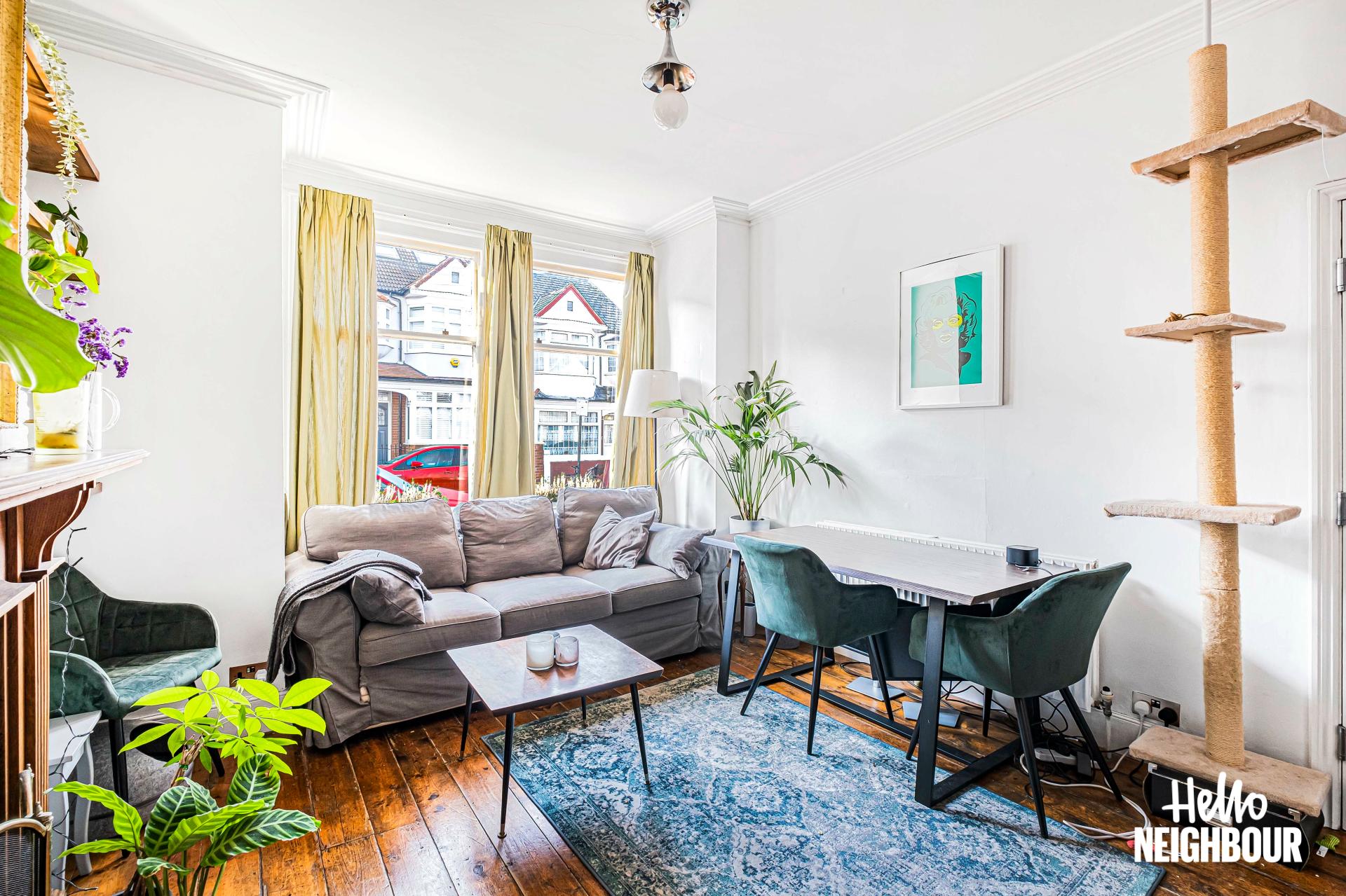 Flat Brudenell Road in Greater London