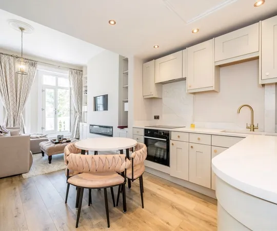 Flat Sutherland Street in City of Westminster
