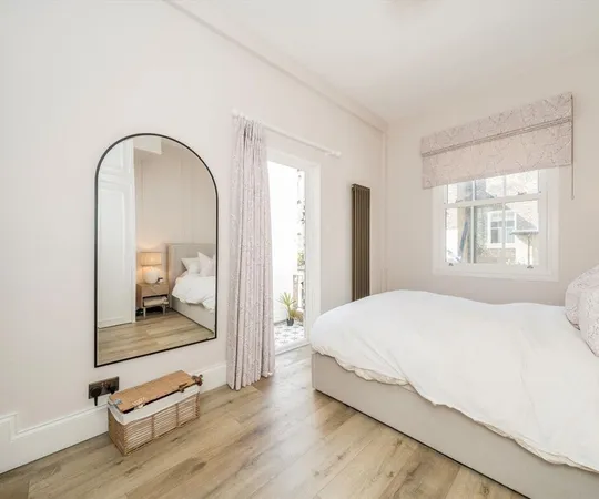 Flat Sutherland Street in City of Westminster