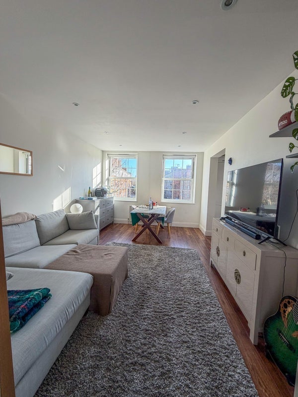 Room West Lane in Greater London