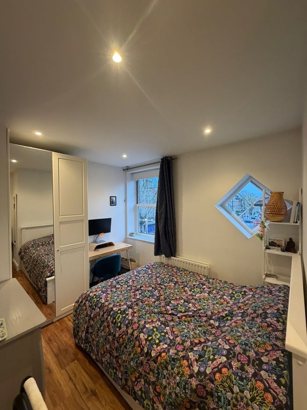 Room West Lane in Greater London