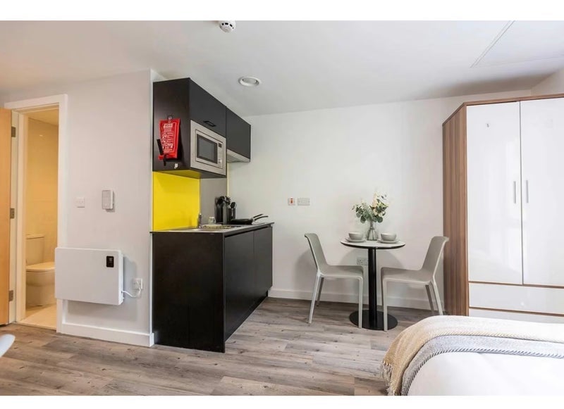 Flat Servia Hill in Leeds