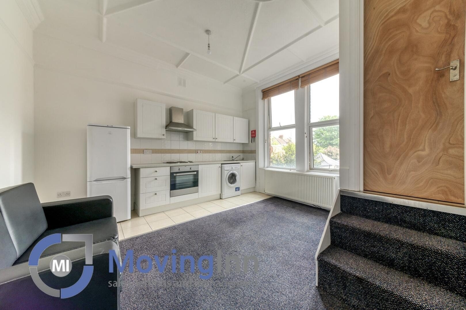 Flat Gleneldon Road in Greater London
