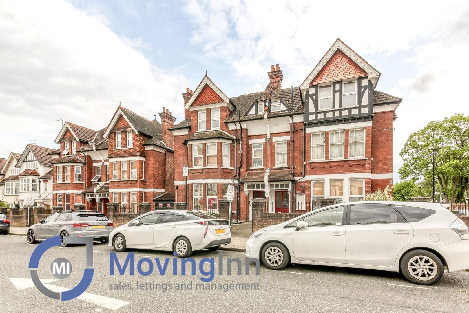 Flat Gleneldon Road in Greater London