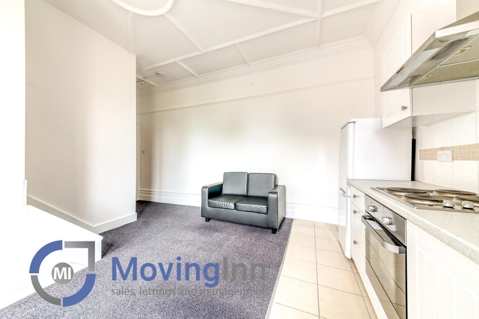 Flat Gleneldon Road in Greater London