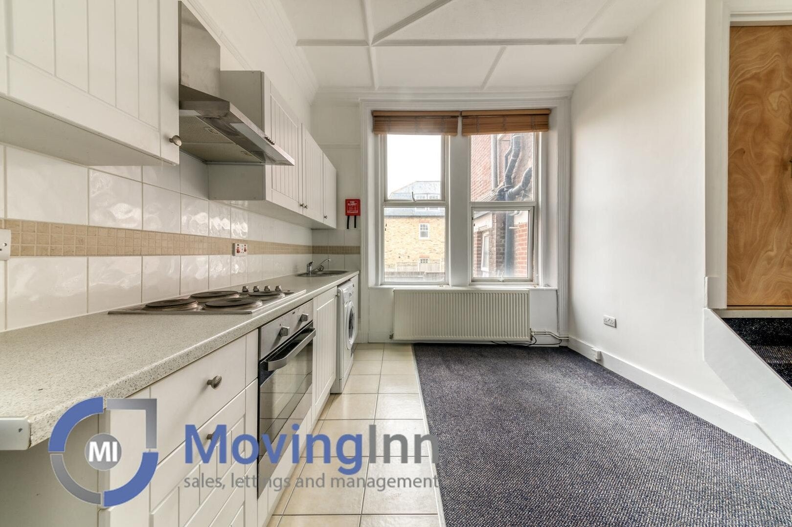 Flat Gleneldon Road in Greater London