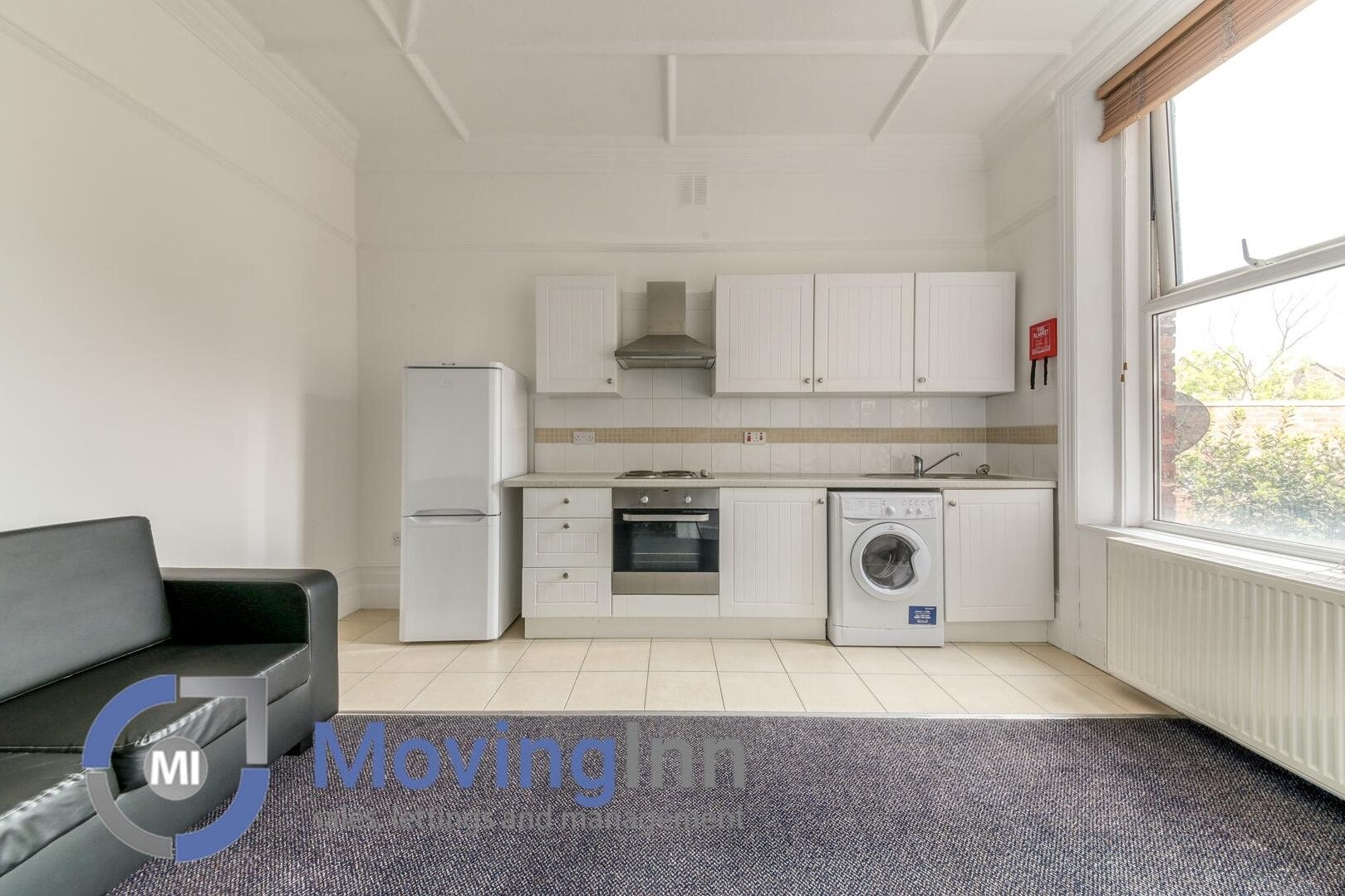 Flat Gleneldon Road in Greater London