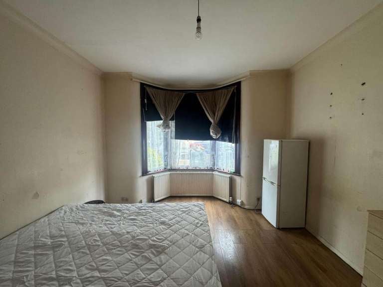 Room Station Parade in Greater London
