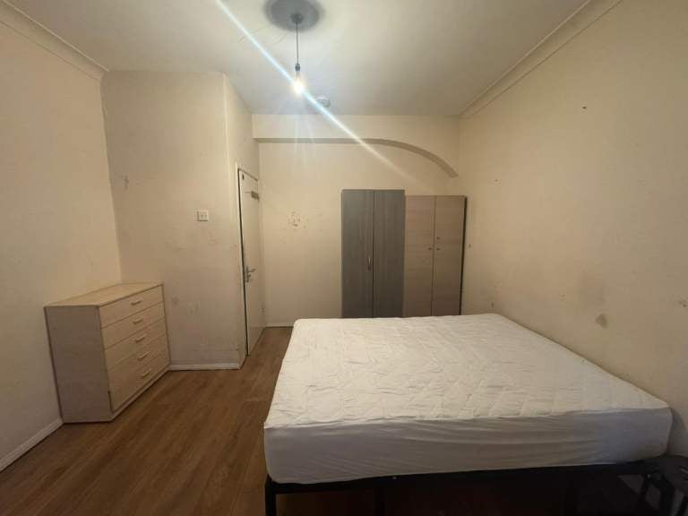 Room Station Parade in Greater London
