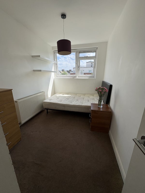 Room Petworth Street in Greater London