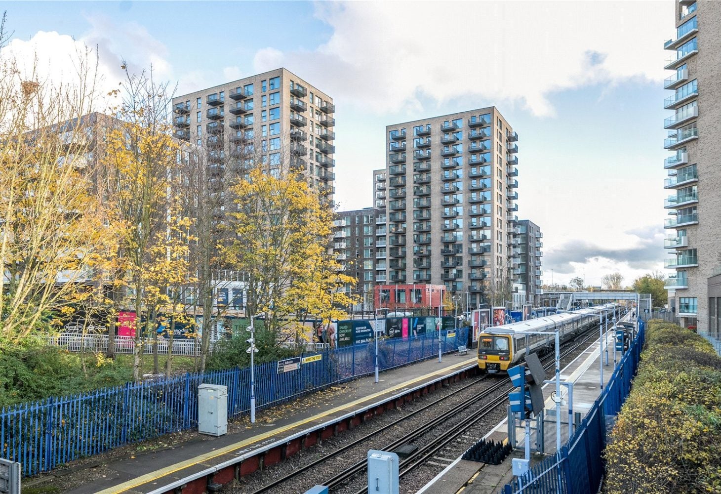 Flat Henley Cross in Greater London