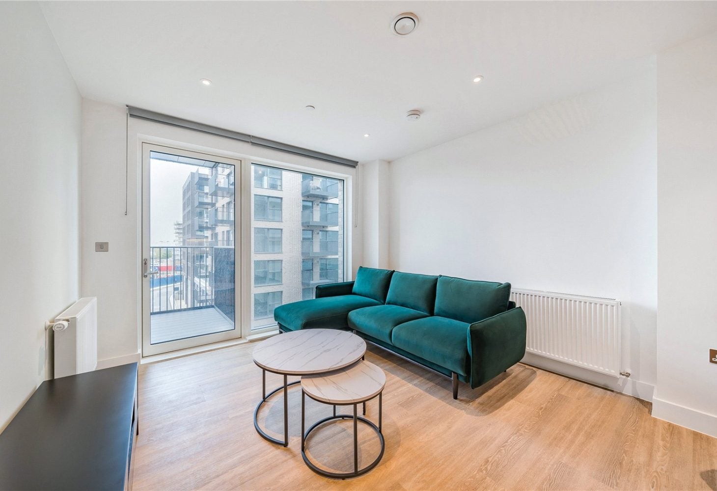 Flat Henley Cross in Greater London