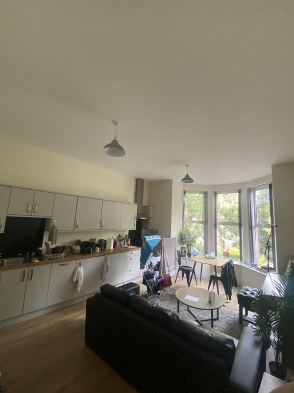 Room Back Newton Grove in Leeds