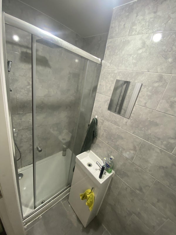 Room Back Newton Grove in Leeds