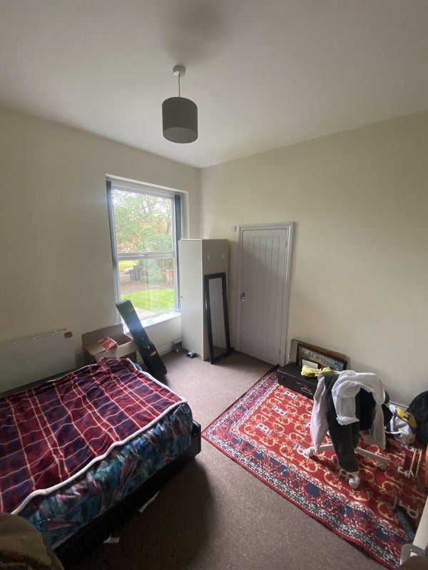Room Back Newton Grove in Leeds